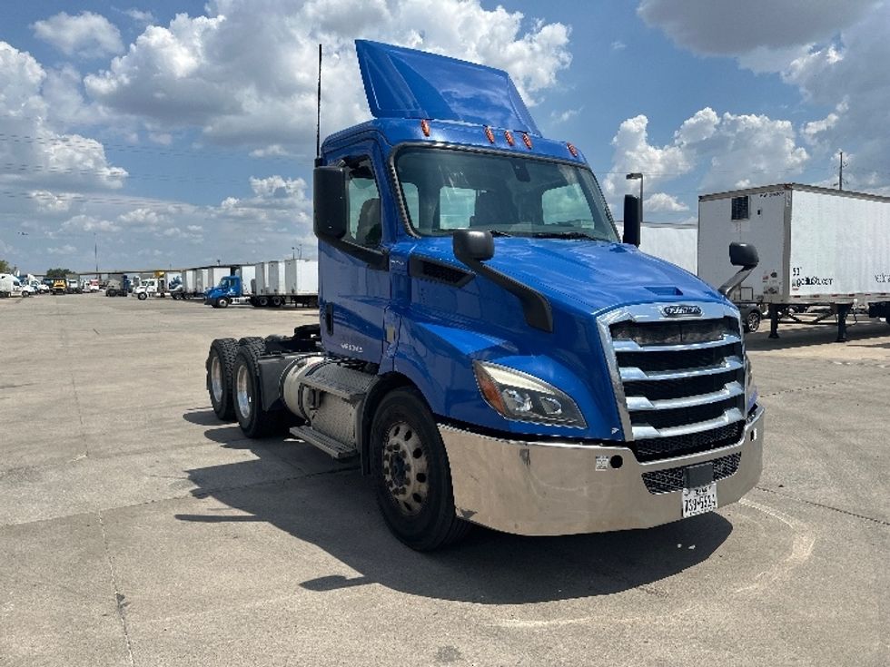 Day Cab Tractor-Heavy Duty Tractors-Freightliner-2019-T11664ST-Dallas-TX-186,045\n\t\tmiles-$ 61,000 - Image 1
