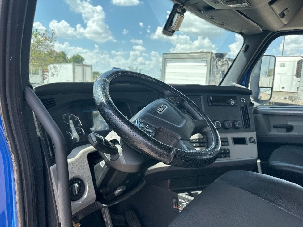 Day Cab Tractor-Heavy Duty Tractors-Freightliner-2019-T11664ST-Dallas-TX-186,045\n\t\tmiles-$ 61,000 - Image 10