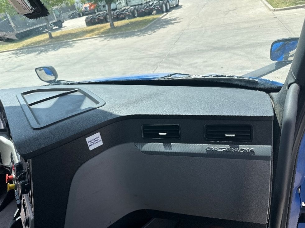 Day Cab Tractor-Heavy Duty Tractors-Freightliner-2019-T11664ST-Dallas-TX-186,045\n\t\tmiles-$ 61,000 - Image 13