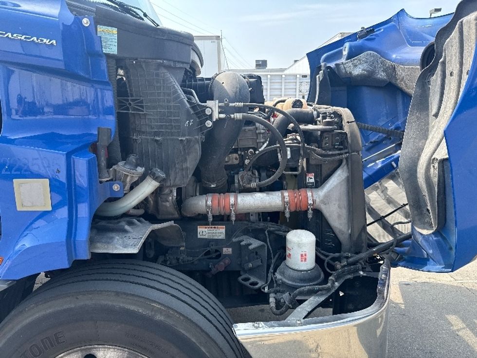 Day Cab Tractor-Heavy Duty Tractors-Freightliner-2019-T11664ST-Dallas-TX-186,045\n\t\tmiles-$ 61,000 - Image 15