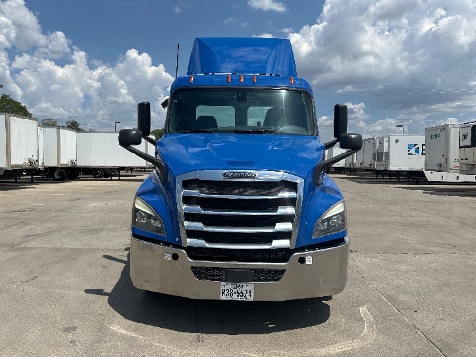 Day Cab Tractor-Heavy Duty Tractors-Freightliner-2019-T11664ST-Dallas-TX-186,045\n\t\tmiles-$ 61,000 - Image 2
