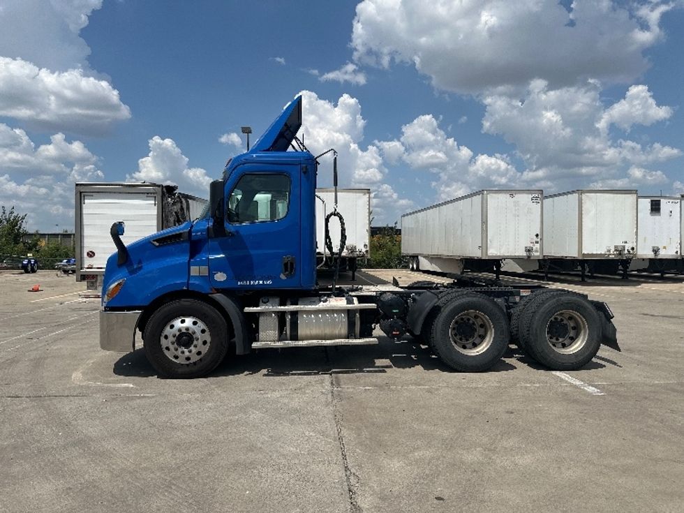Day Cab Tractor-Heavy Duty Tractors-Freightliner-2019-T11664ST-Dallas-TX-186,045\n\t\tmiles-$ 61,000 - Image 4
