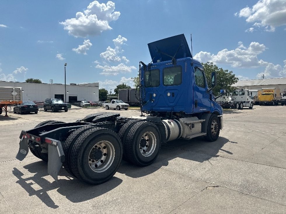 Day Cab Tractor-Heavy Duty Tractors-Freightliner-2019-T11664ST-Dallas-TX-186,045\n\t\tmiles-$ 61,000 - Image 7