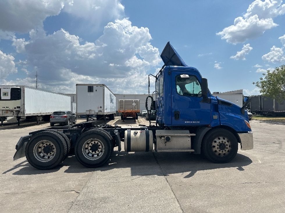 Day Cab Tractor-Heavy Duty Tractors-Freightliner-2019-T11664ST-Dallas-TX-186,045\n\t\tmiles-$ 61,000 - Image 8