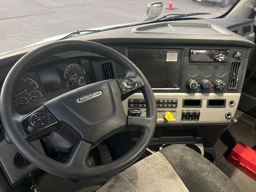 Day Cab Tractor-Heavy Duty Tractors-Freightliner-2019-T11664ST-Dallas-TX-290,635\n\t\tmiles-$ 65,250 - Image 10
