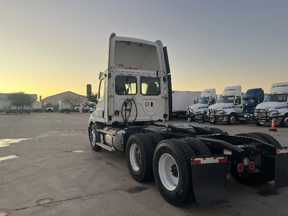 Day Cab Tractor-Heavy Duty Tractors-Freightliner-2019-T11664ST-Dallas-TX-290,635\n\t\tmiles-$ 65,250 - Image 4