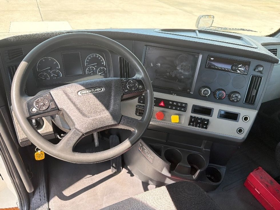 Day Cab Tractor-Heavy Duty Tractors-Freightliner-2019-T11664ST-Dallas-TX-307,753\n\t\tmiles-$ 49,250 - Image 11