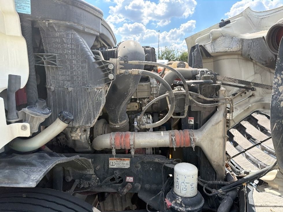 Day Cab Tractor-Heavy Duty Tractors-Freightliner-2019-T11664ST-Dallas-TX-307,753\n\t\tmiles-$ 49,250 - Image 15