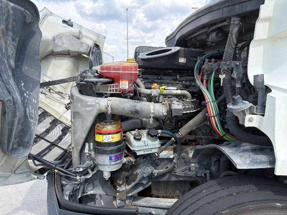 Day Cab Tractor-Heavy Duty Tractors-Freightliner-2019-T11664ST-Dallas-TX-307,753\n\t\tmiles-$ 49,250 - Image 16