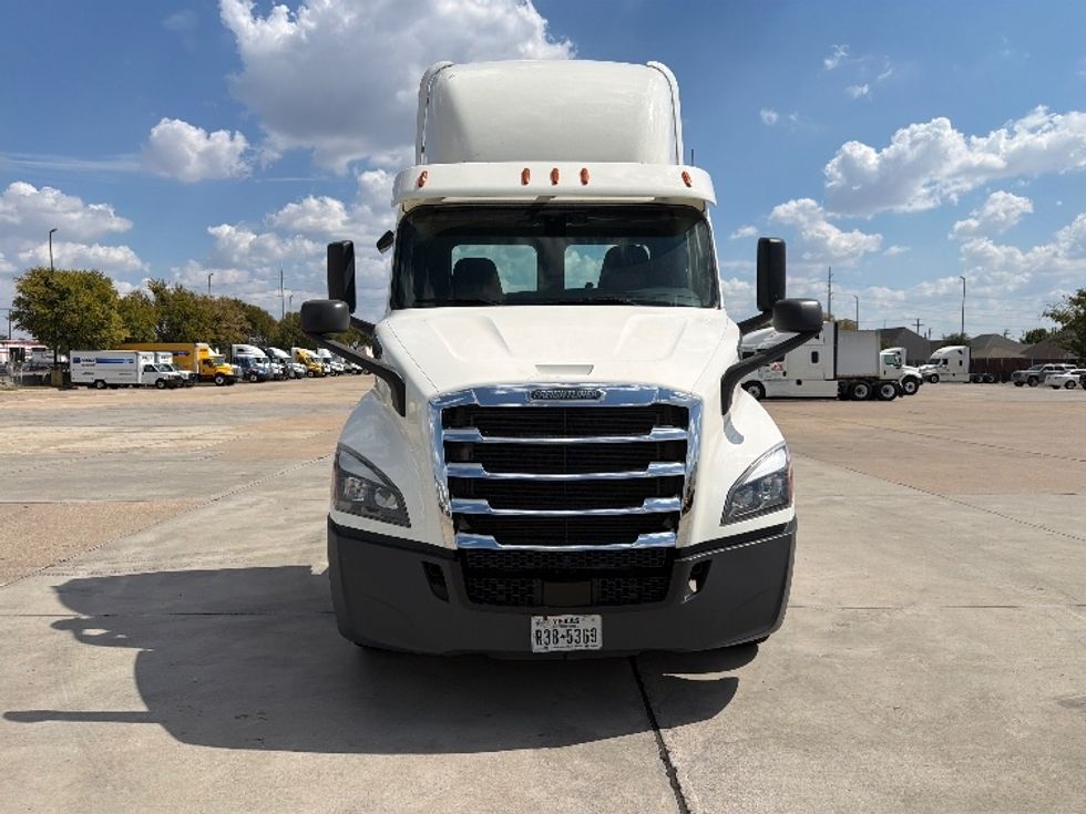 Day Cab Tractor-Heavy Duty Tractors-Freightliner-2019-T11664ST-Dallas-TX-307,753\n\t\tmiles-$ 49,250 - Image 2