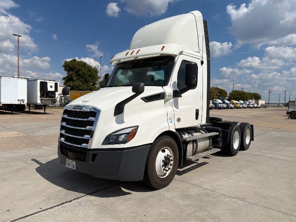 Day Cab Tractor-Heavy Duty Tractors-Freightliner-2019-T11664ST-Dallas-TX-307,753\n\t\tmiles-$ 49,250 - Image 3