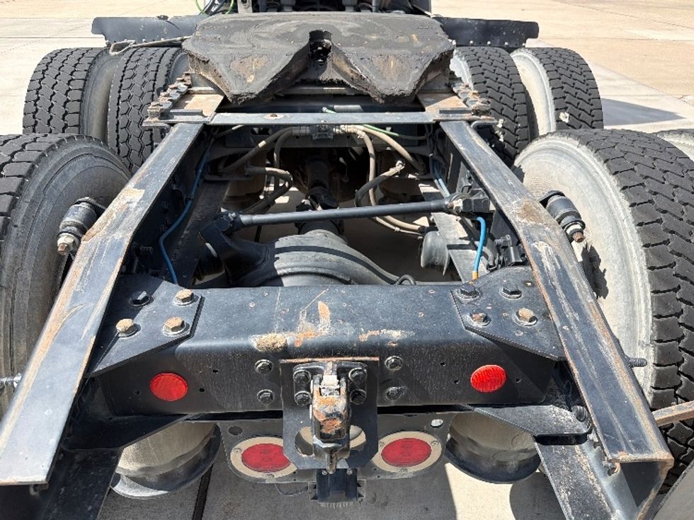 Day Cab Tractor-Heavy Duty Tractors-Freightliner-2019-T11664ST-Dallas-TX-307,753\n\t\tmiles-$ 49,250 - Image 6