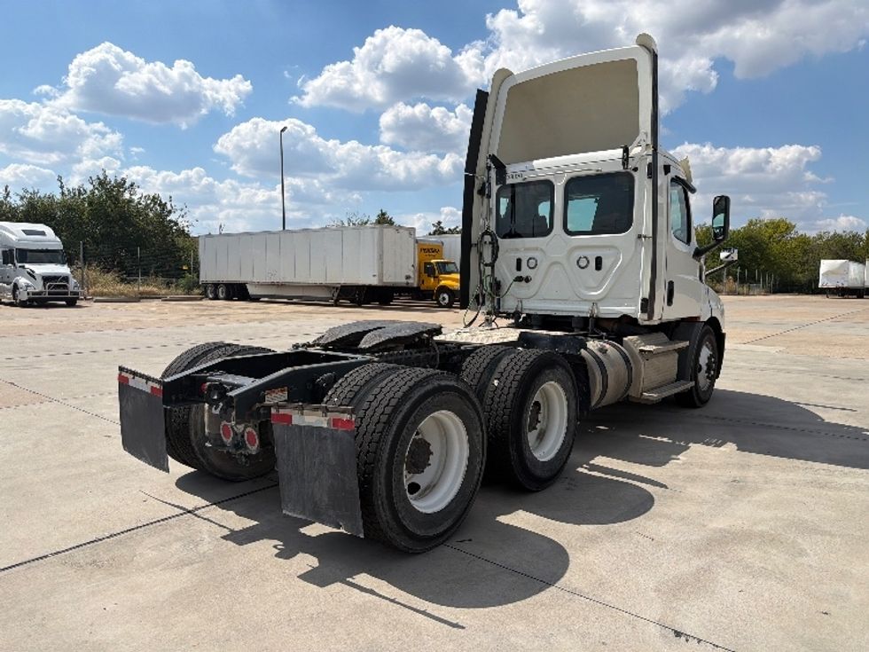 Day Cab Tractor-Heavy Duty Tractors-Freightliner-2019-T11664ST-Dallas-TX-307,753\n\t\tmiles-$ 49,250 - Image 7