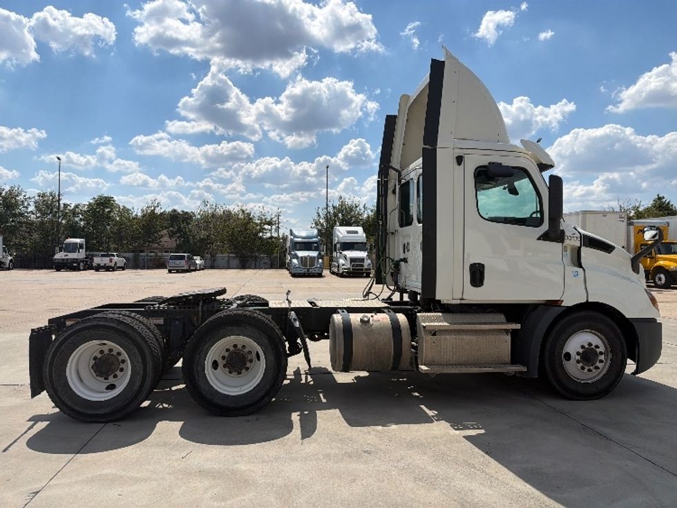 Day Cab Tractor-Heavy Duty Tractors-Freightliner-2019-T11664ST-Dallas-TX-307,753\n\t\tmiles-$ 49,250 - Image 8