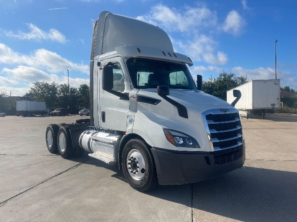 Day Cab Tractor-Heavy Duty Tractors-Freightliner-2019-T11664ST-Dallas-TX-309,759\n\t\tmiles-$ 49,250 - Image 1