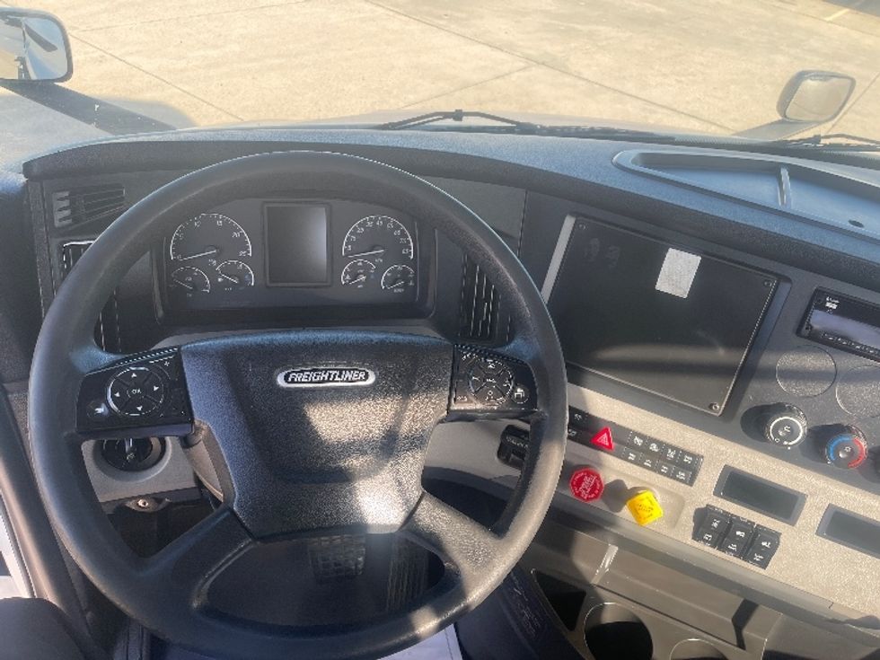Day Cab Tractor-Heavy Duty Tractors-Freightliner-2019-T11664ST-Dallas-TX-309,759\n\t\tmiles-$ 49,250 - Image 11