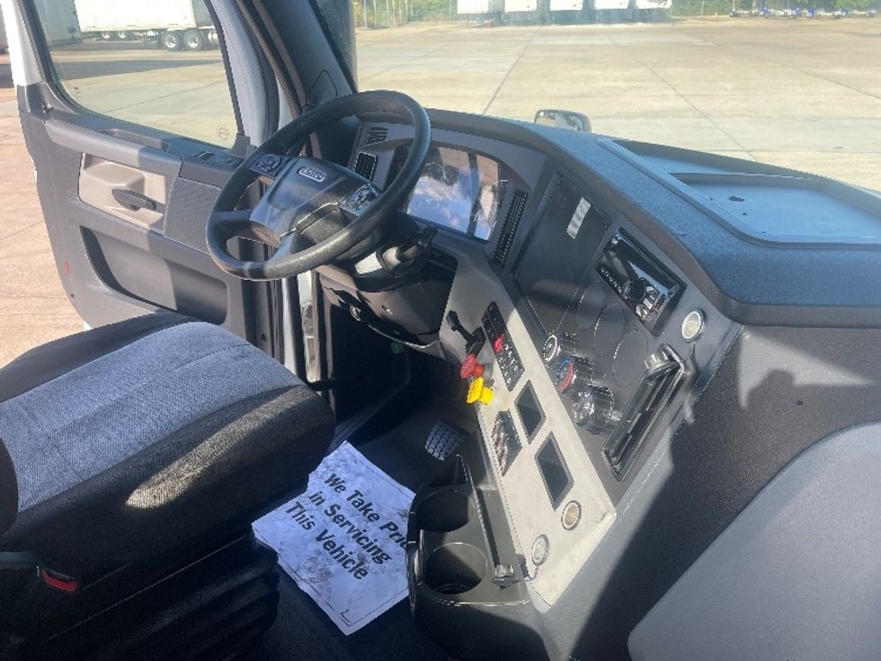 Day Cab Tractor-Heavy Duty Tractors-Freightliner-2019-T11664ST-Dallas-TX-309,759\n\t\tmiles-$ 49,250 - Image 14