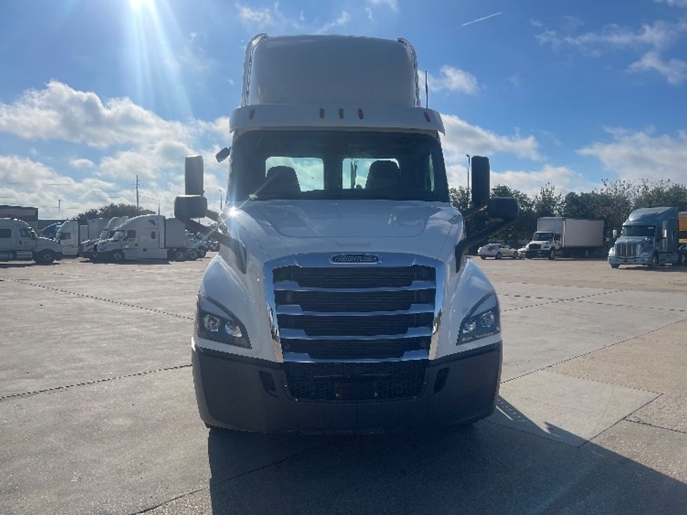 Day Cab Tractor-Heavy Duty Tractors-Freightliner-2019-T11664ST-Dallas-TX-309,759\n\t\tmiles-$ 49,250 - Image 2