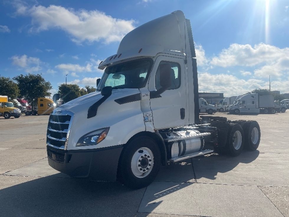 Day Cab Tractor-Heavy Duty Tractors-Freightliner-2019-T11664ST-Dallas-TX-309,759\n\t\tmiles-$ 49,250 - Image 3