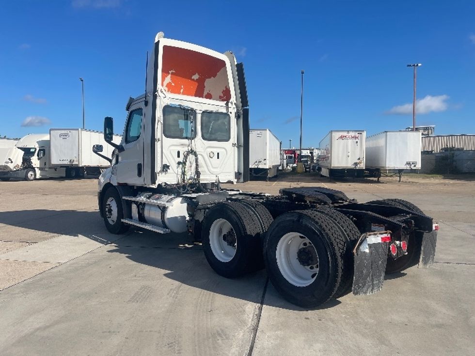 Day Cab Tractor-Heavy Duty Tractors-Freightliner-2019-T11664ST-Dallas-TX-309,759\n\t\tmiles-$ 49,250 - Image 5