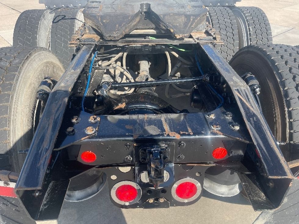 Day Cab Tractor-Heavy Duty Tractors-Freightliner-2019-T11664ST-Dallas-TX-309,759\n\t\tmiles-$ 49,250 - Image 6