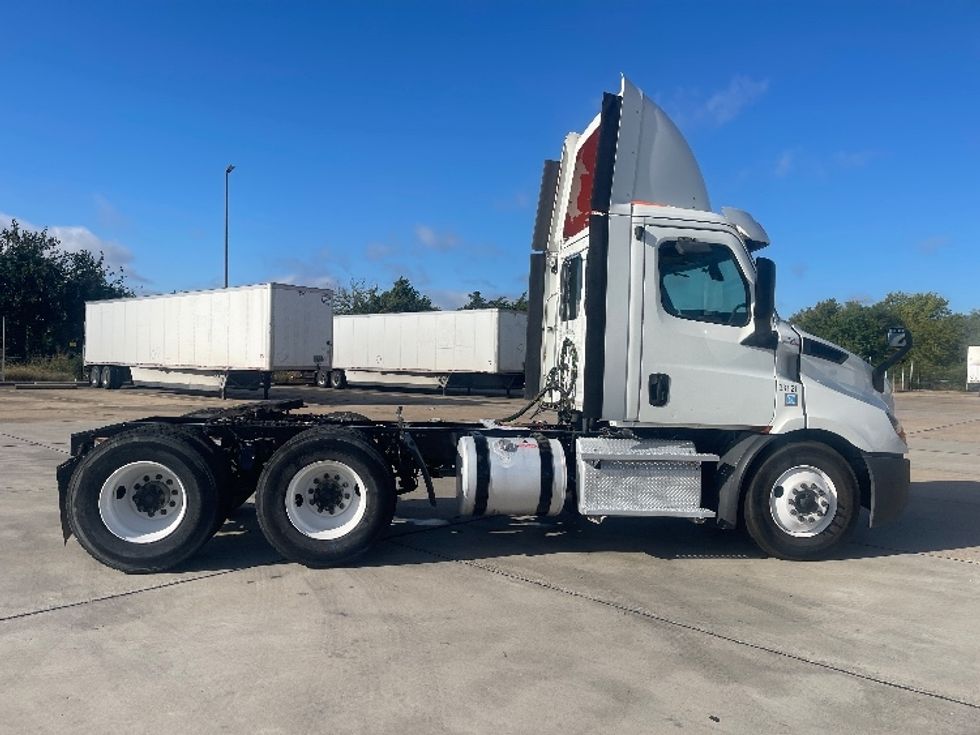 Day Cab Tractor-Heavy Duty Tractors-Freightliner-2019-T11664ST-Dallas-TX-309,759\n\t\tmiles-$ 49,250 - Image 8