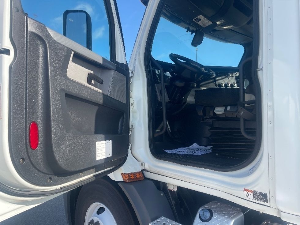 Day Cab Tractor-Heavy Duty Tractors-Freightliner-2019-T11664ST-Dallas-TX-309,759\n\t\tmiles-$ 49,250 - Image 9