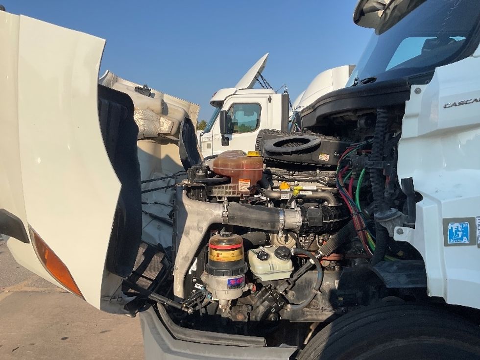 Day Cab Tractor-Heavy Duty Tractors-Freightliner-2019-T11664ST-Dallas-TX-321,870\n\t\tmiles-$ 44,250 - Image 16