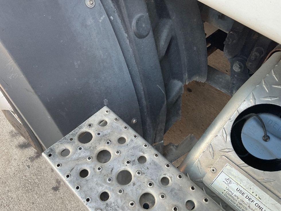 Day Cab Tractor-Heavy Duty Tractors-Freightliner-2019-T11664ST-Dallas-TX-321,870\n\t\tmiles-$ 44,250 - Image 17