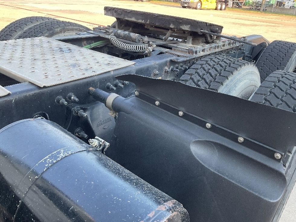 Day Cab Tractor-Heavy Duty Tractors-Freightliner-2019-T11664ST-Dallas-TX-321,870\n\t\tmiles-$ 44,250 - Image 18