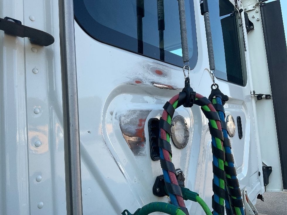 Day Cab Tractor-Heavy Duty Tractors-Freightliner-2019-T11664ST-Dallas-TX-321,870\n\t\tmiles-$ 44,250 - Image 19