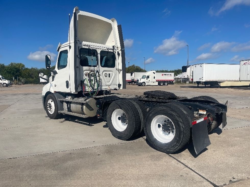 Day Cab Tractor-Heavy Duty Tractors-Freightliner-2019-T11664ST-Dallas-TX-321,870\n\t\tmiles-$ 44,250 - Image 5