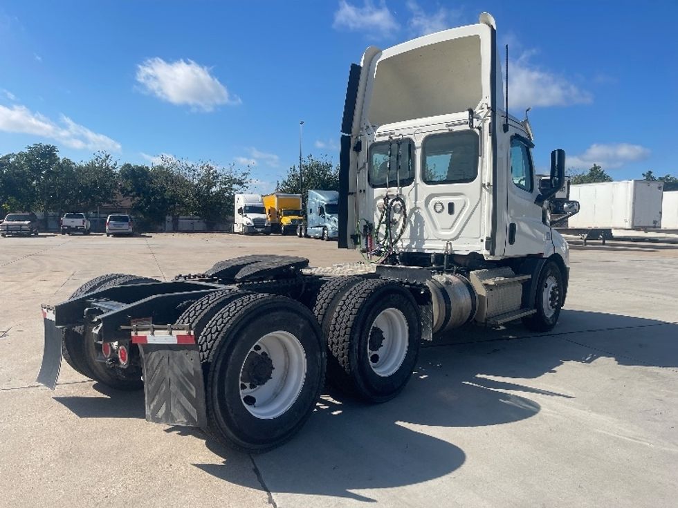 Day Cab Tractor-Heavy Duty Tractors-Freightliner-2019-T11664ST-Dallas-TX-321,870\n\t\tmiles-$ 44,250 - Image 7