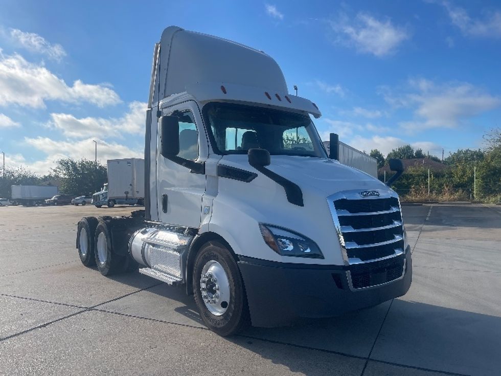 Day Cab Tractor-Heavy Duty Tractors-Freightliner-2019-T11664ST-Dallas-TX-350,883\n\t\tmiles-$ 46,750 - Image 1