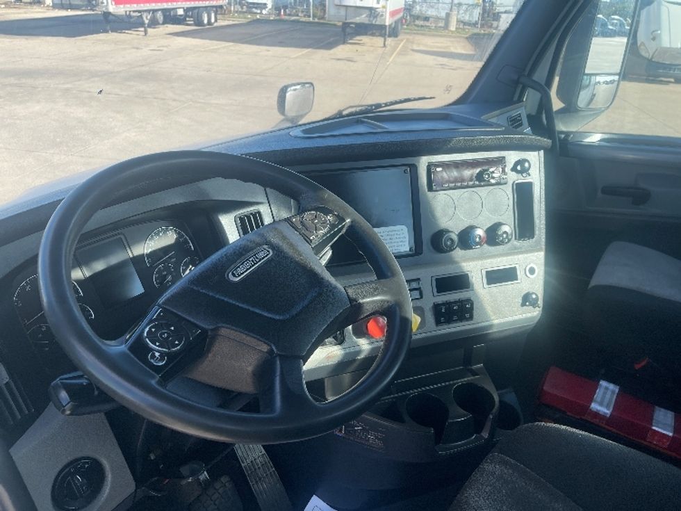 Day Cab Tractor-Heavy Duty Tractors-Freightliner-2019-T11664ST-Dallas-TX-350,883\n\t\tmiles-$ 46,750 - Image 10