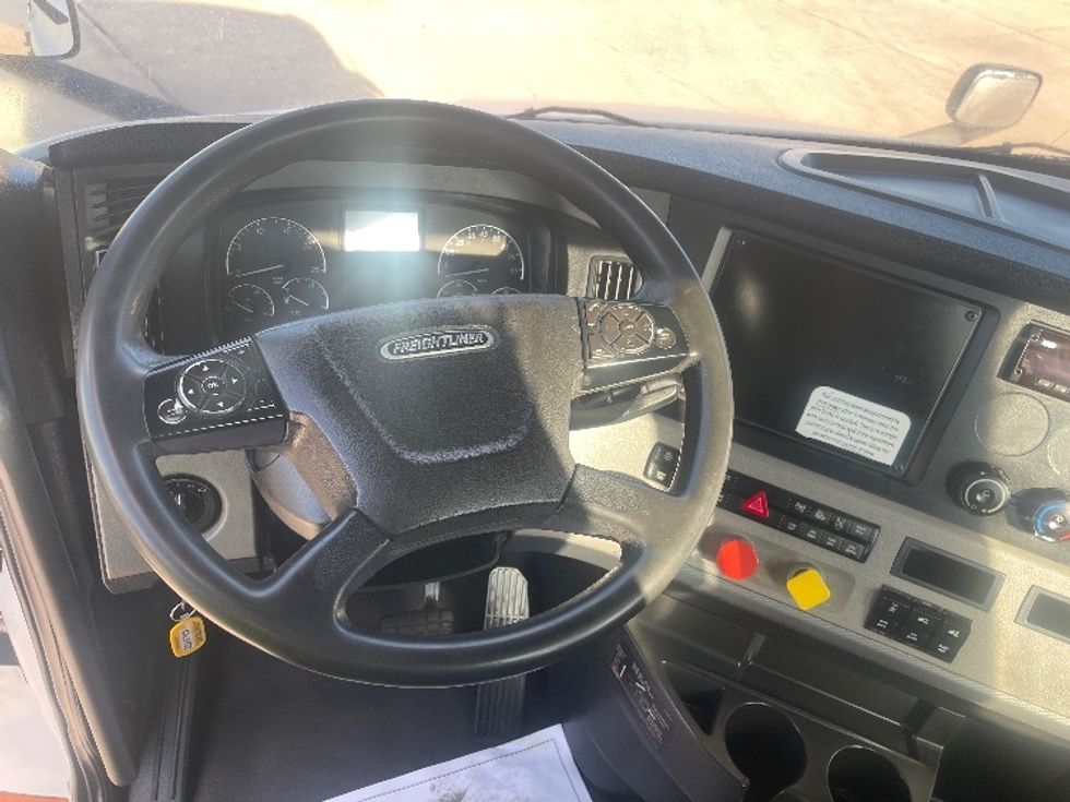 Day Cab Tractor-Heavy Duty Tractors-Freightliner-2019-T11664ST-Dallas-TX-350,883\n\t\tmiles-$ 46,750 - Image 11