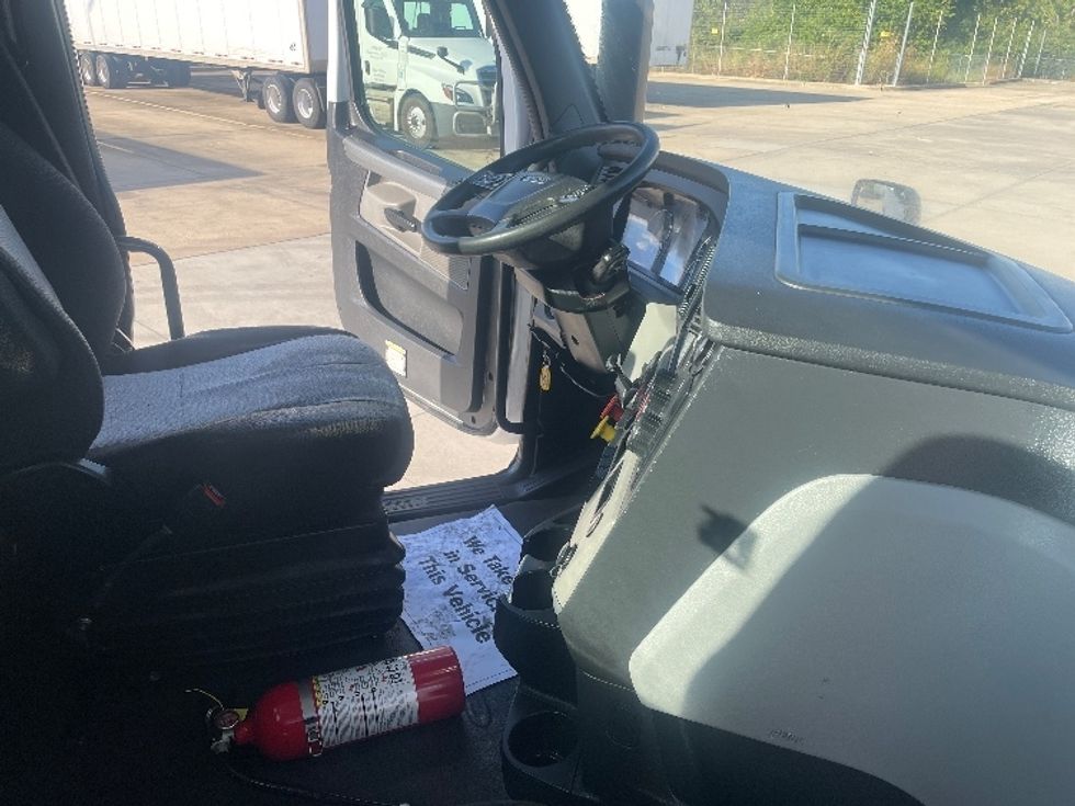 Day Cab Tractor-Heavy Duty Tractors-Freightliner-2019-T11664ST-Dallas-TX-350,883\n\t\tmiles-$ 46,750 - Image 14