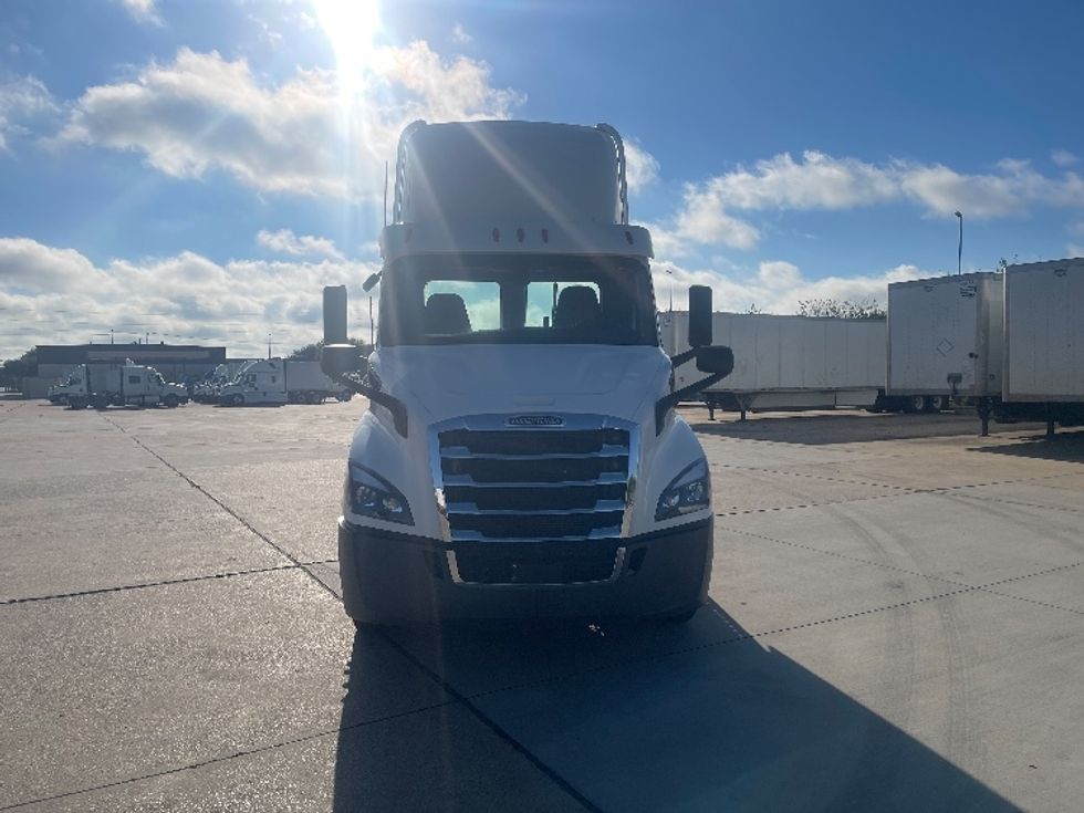 Day Cab Tractor-Heavy Duty Tractors-Freightliner-2019-T11664ST-Dallas-TX-350,883\n\t\tmiles-$ 46,750 - Image 2