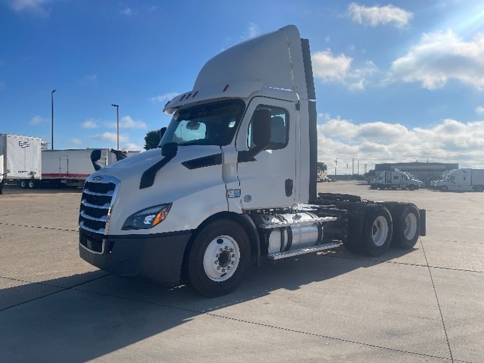 Day Cab Tractor-Heavy Duty Tractors-Freightliner-2019-T11664ST-Dallas-TX-350,883\n\t\tmiles-$ 46,750 - Image 3