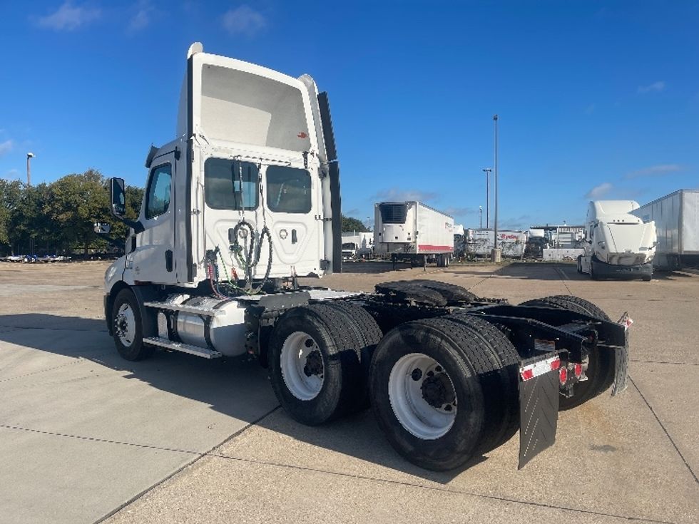 Day Cab Tractor-Heavy Duty Tractors-Freightliner-2019-T11664ST-Dallas-TX-350,883\n\t\tmiles-$ 46,750 - Image 5