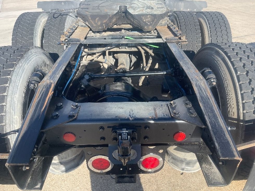 Day Cab Tractor-Heavy Duty Tractors-Freightliner-2019-T11664ST-Dallas-TX-350,883\n\t\tmiles-$ 46,750 - Image 6