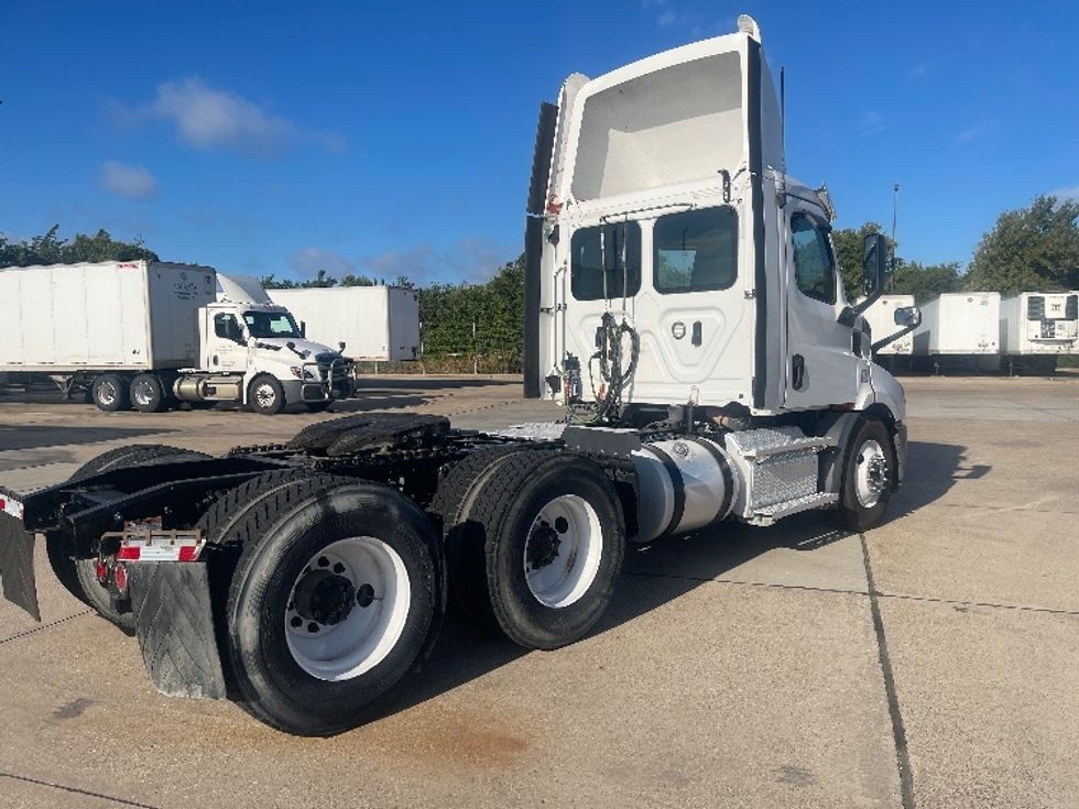 Day Cab Tractor-Heavy Duty Tractors-Freightliner-2019-T11664ST-Dallas-TX-350,883\n\t\tmiles-$ 46,750 - Image 7