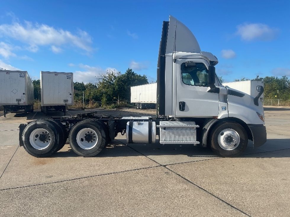 Day Cab Tractor-Heavy Duty Tractors-Freightliner-2019-T11664ST-Dallas-TX-350,883\n\t\tmiles-$ 46,750 - Image 8