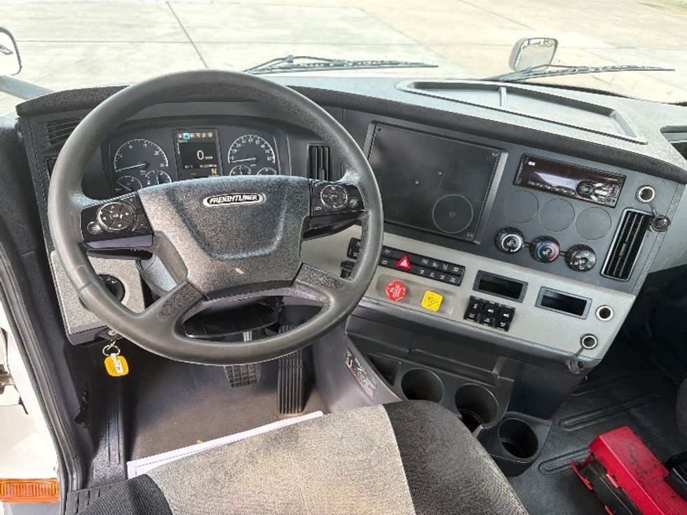 Day Cab Tractor-Heavy Duty Tractors-Freightliner-2019-T11664ST-Dallas-TX-403,720\n\t\tmiles-$ 43,750 - Image 11