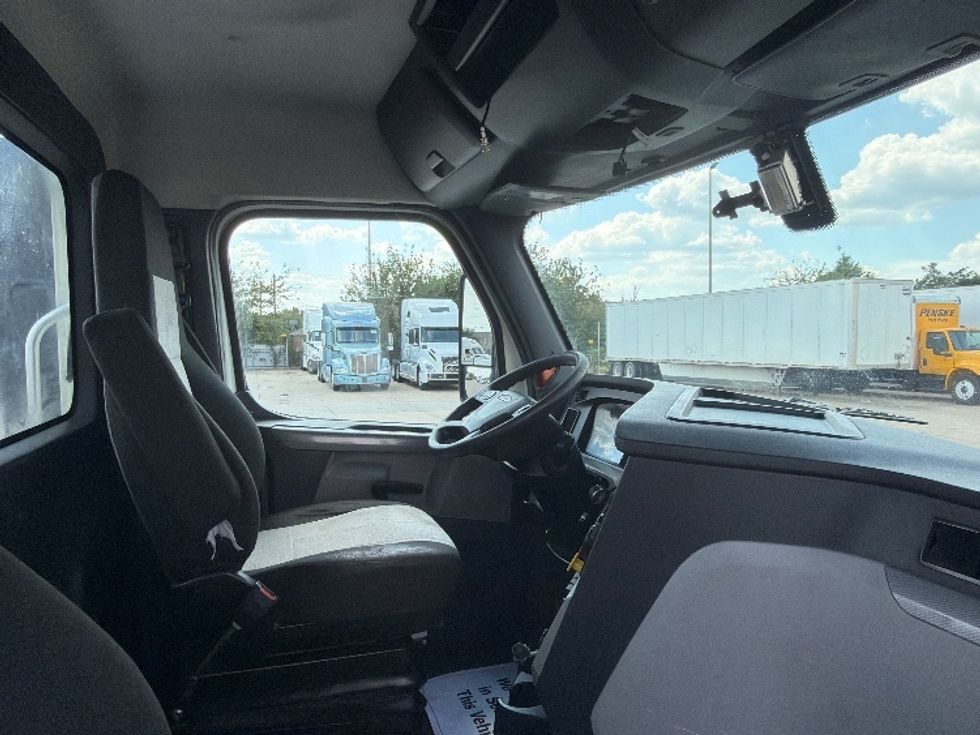 Day Cab Tractor-Heavy Duty Tractors-Freightliner-2019-T11664ST-Dallas-TX-403,720\n\t\tmiles-$ 43,750 - Image 14