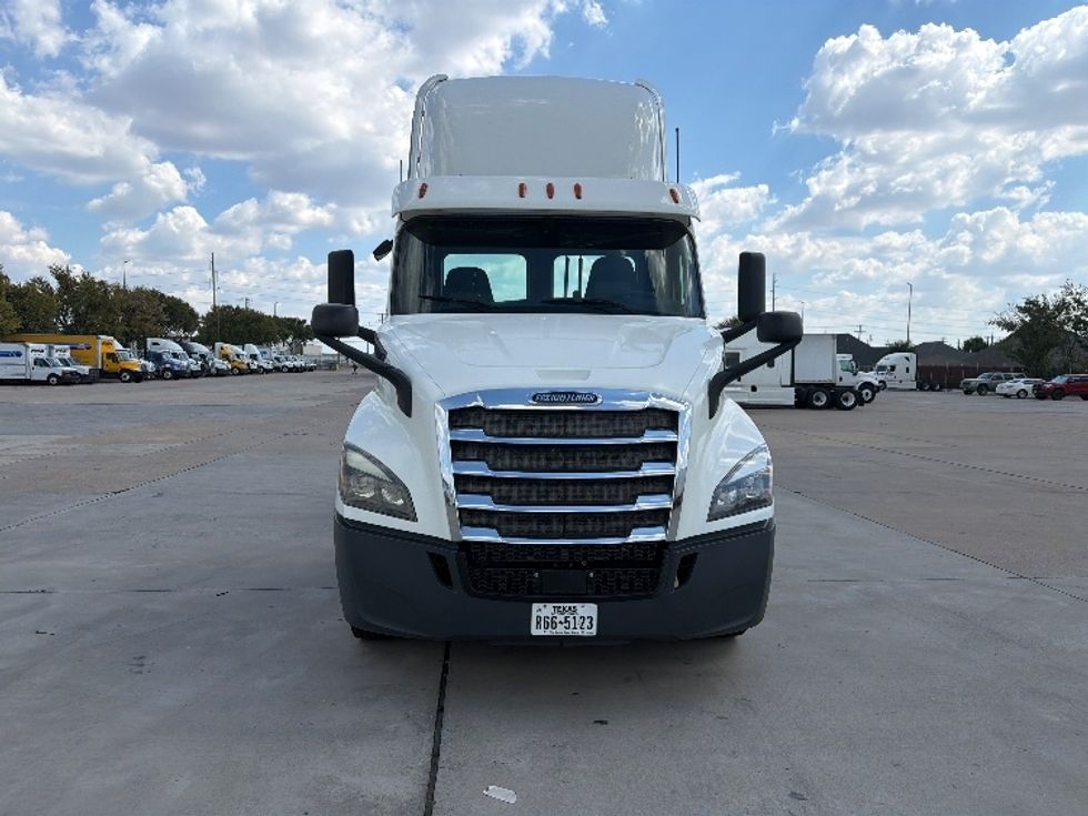 Day Cab Tractor-Heavy Duty Tractors-Freightliner-2019-T11664ST-Dallas-TX-403,720\n\t\tmiles-$ 43,750 - Image 2