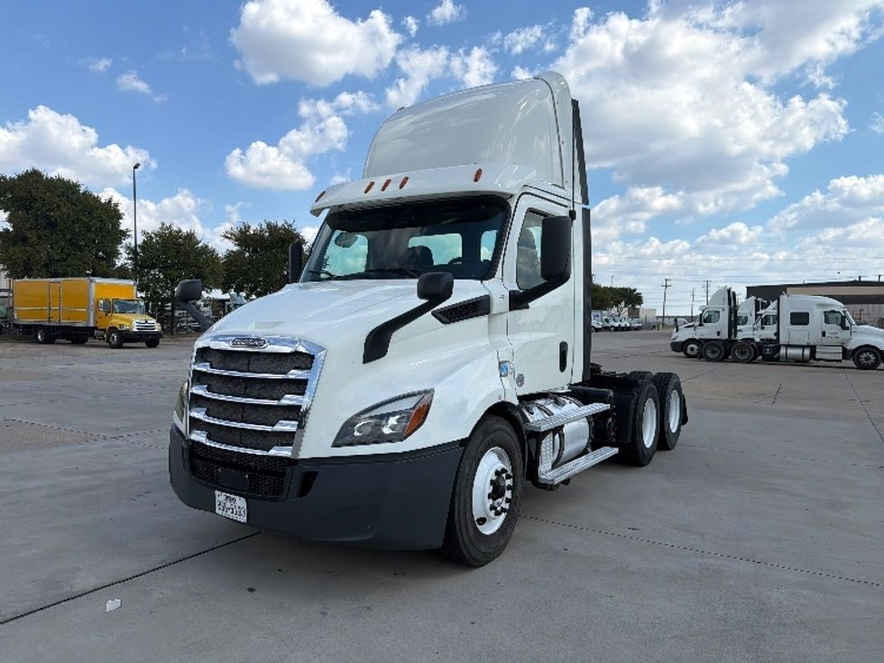 Day Cab Tractor-Heavy Duty Tractors-Freightliner-2019-T11664ST-Dallas-TX-403,720\n\t\tmiles-$ 43,750 - Image 3