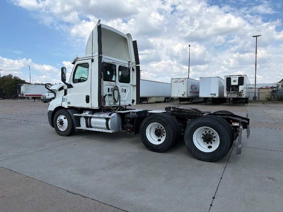 Day Cab Tractor-Heavy Duty Tractors-Freightliner-2019-T11664ST-Dallas-TX-403,720\n\t\tmiles-$ 43,750 - Image 5