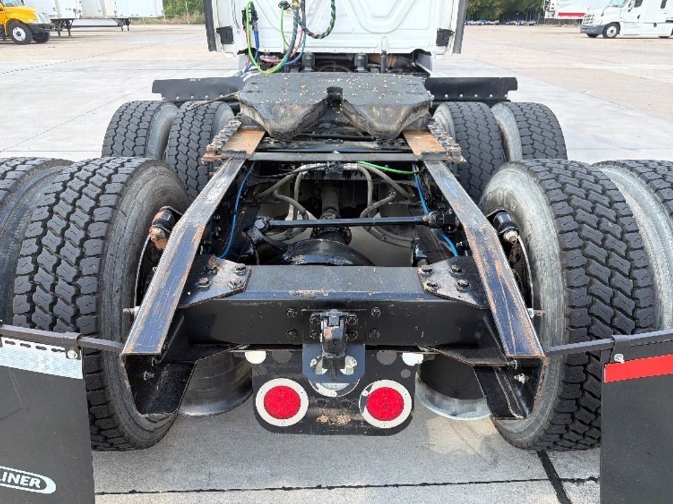 Day Cab Tractor-Heavy Duty Tractors-Freightliner-2019-T11664ST-Dallas-TX-403,720\n\t\tmiles-$ 43,750 - Image 6