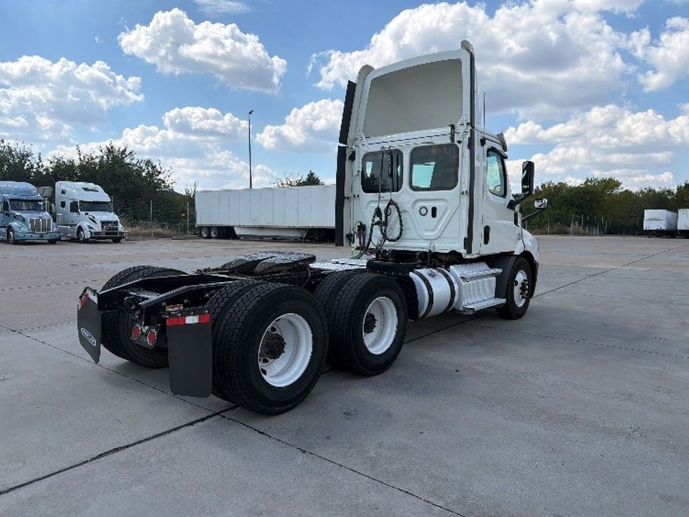 Day Cab Tractor-Heavy Duty Tractors-Freightliner-2019-T11664ST-Dallas-TX-403,720\n\t\tmiles-$ 43,750 - Image 7